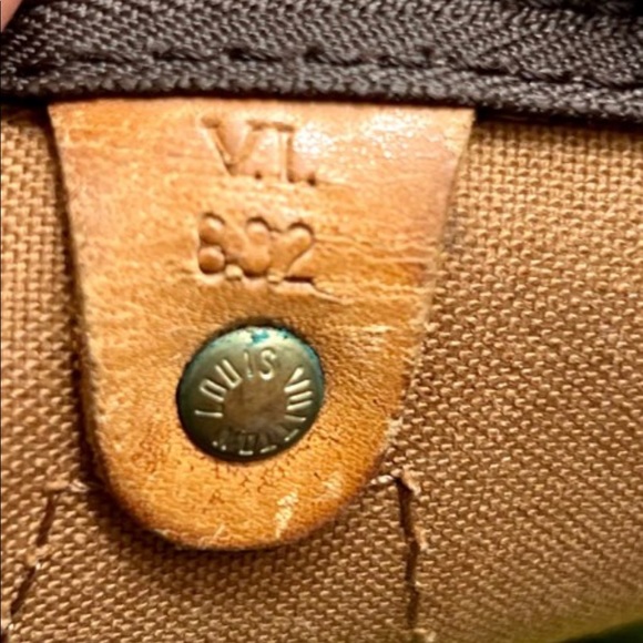 Authentic Louis Vuitton Speedy 40 - Picture 5 of 8